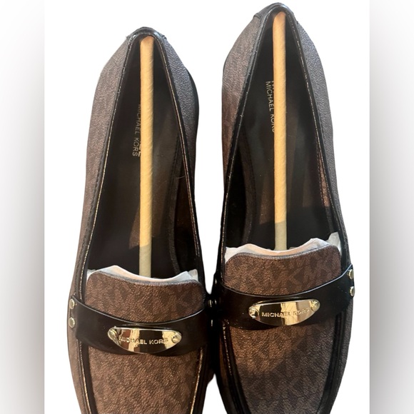 New never worn women’s Micheal Kors Loafers - Picture 3 of 6